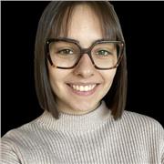 Soy graduada en Economía y ofrezco clases de matemáticas aplicadas, economía y economía de la empresa.